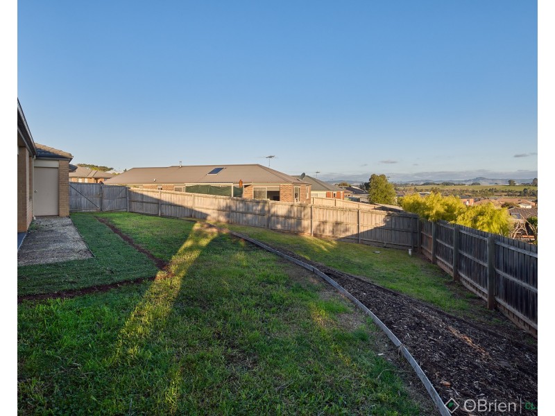 16 Bladen Street, Warragul VIC 3820