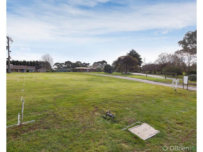 2/72 Weebar Road, Drouin VIC 3818