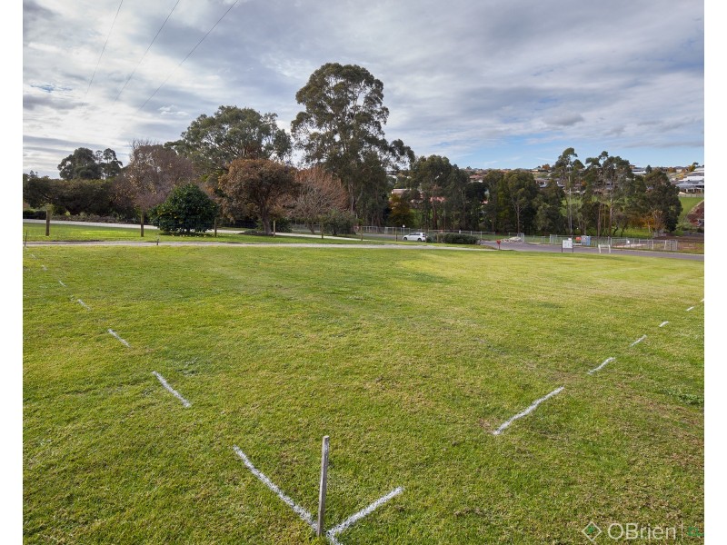 2/72 Weebar Road, Drouin VIC 3818