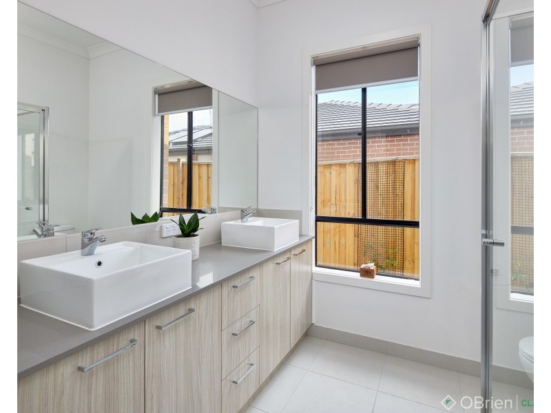 47 Harmon Drive, Drouin VIC 3818