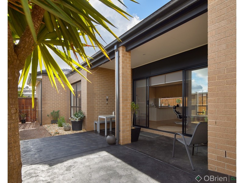 47 Harmon Drive, Drouin VIC 3818
