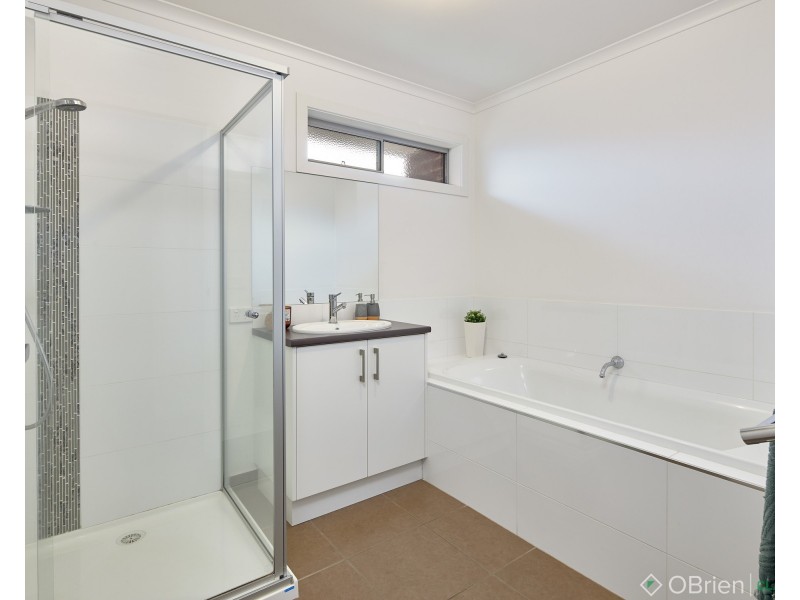 6 Empire Avenue, Drouin VIC 3818