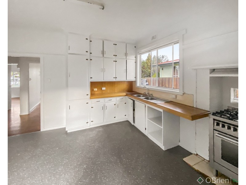 13 Mckindlay Street, Drouin VIC 3818
