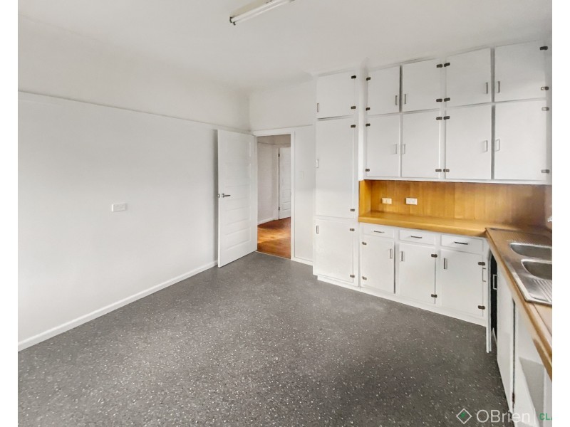 13 Mckindlay Street, Drouin VIC 3818