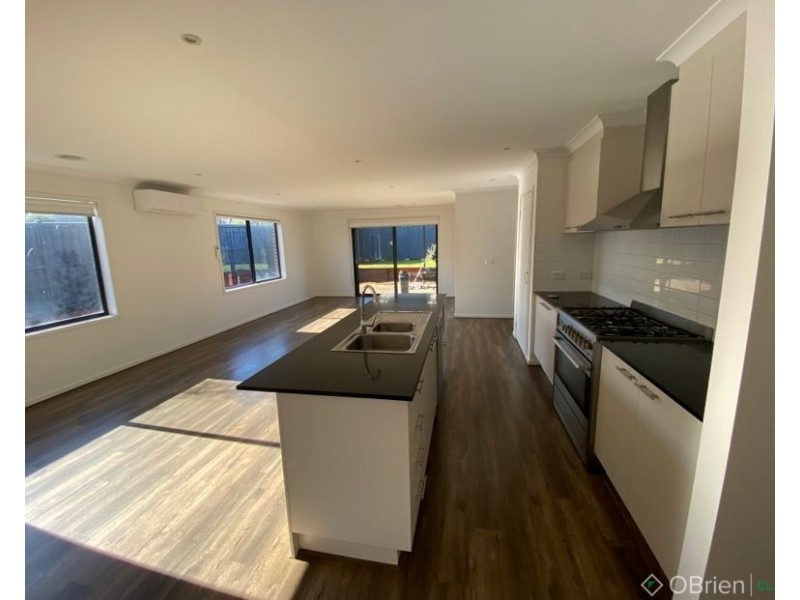 32 Boyd Avenue, Warragul VIC 3820