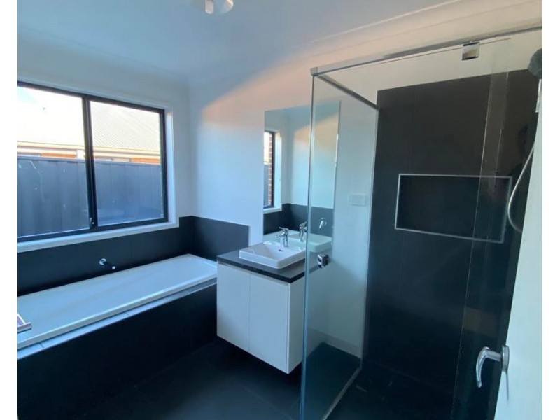 32 Boyd Avenue, Warragul VIC 3820