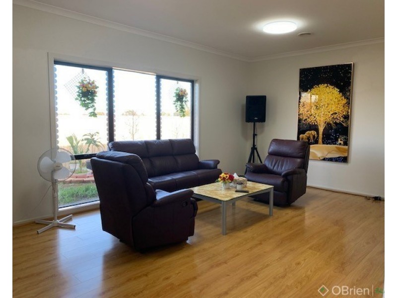 27 Skipton Street, Drouin VIC 3818