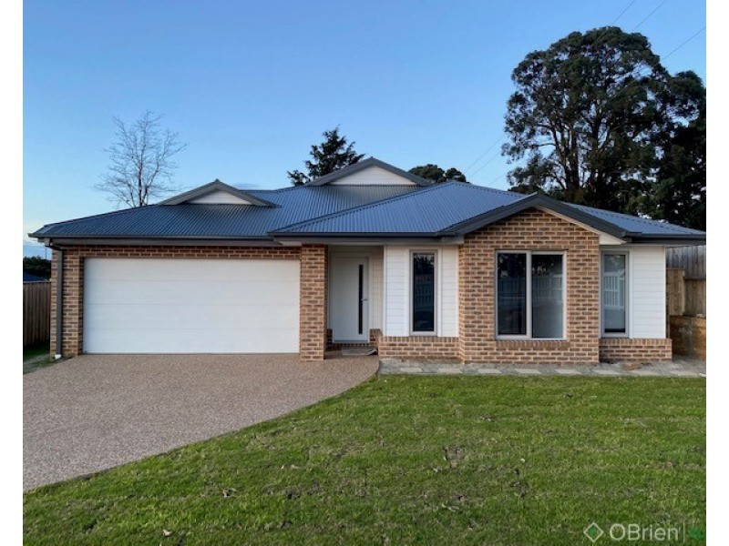 16 Southern Close, Drouin VIC 3818