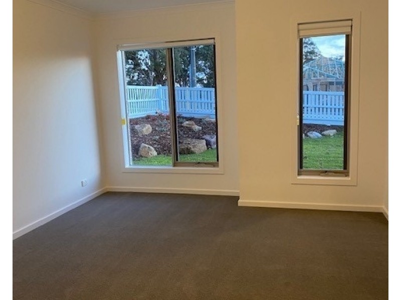 16 Southern Close, Drouin VIC 3818