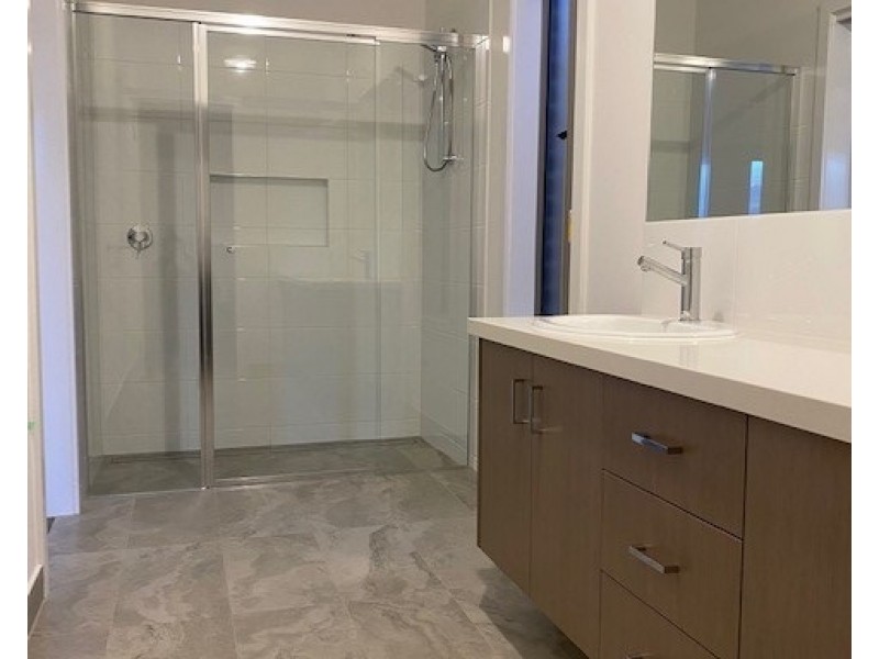 16 Southern Close, Drouin VIC 3818