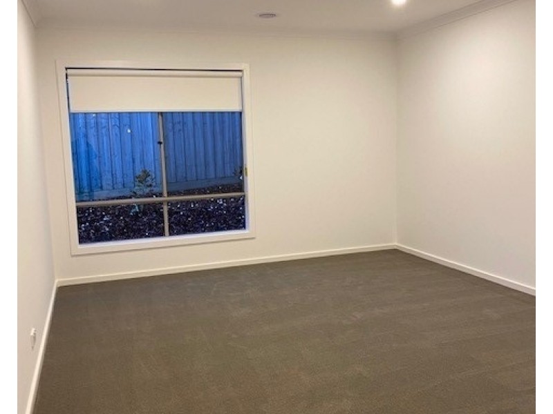 16 Southern Close, Drouin VIC 3818