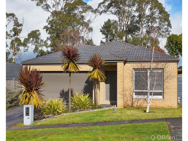 69 Monica Drive, Drouin VIC 3818
