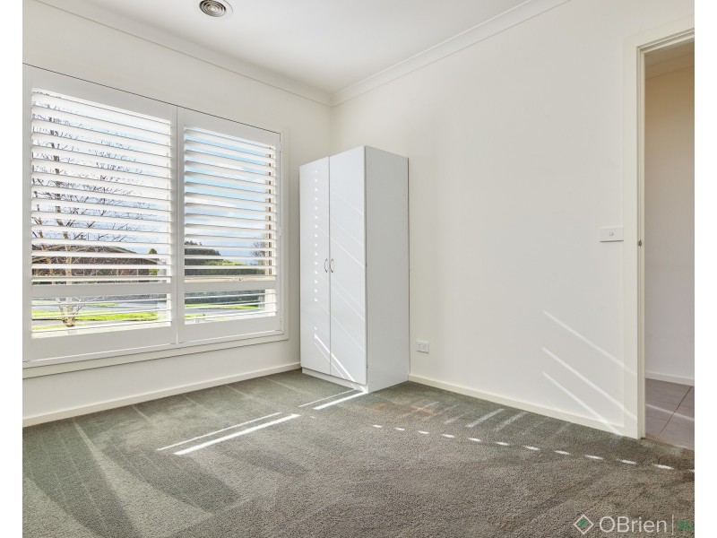 69 Monica Drive, Drouin VIC 3818