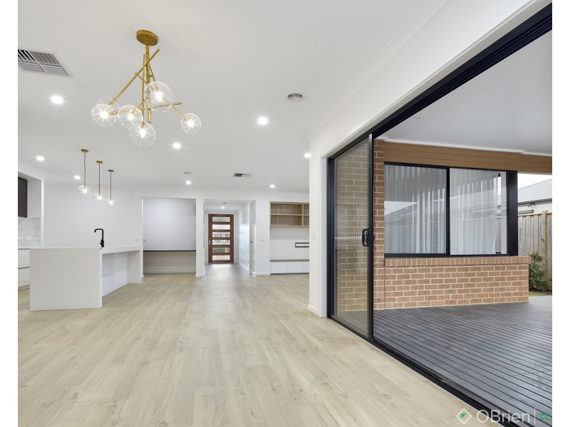 20 King Parrot Boulevard, Drouin VIC 3818