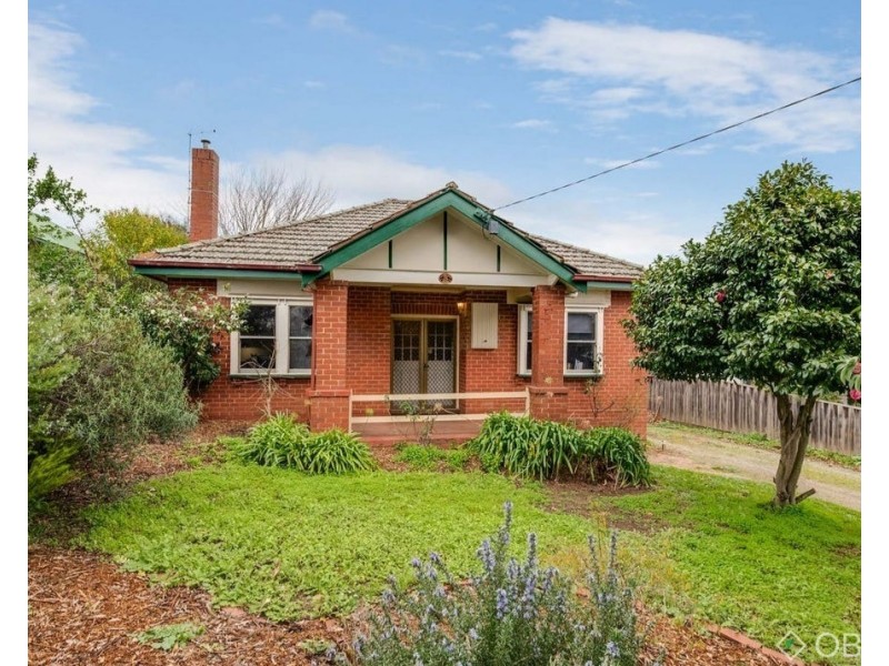 8 Lampard Road, Drouin VIC 3818