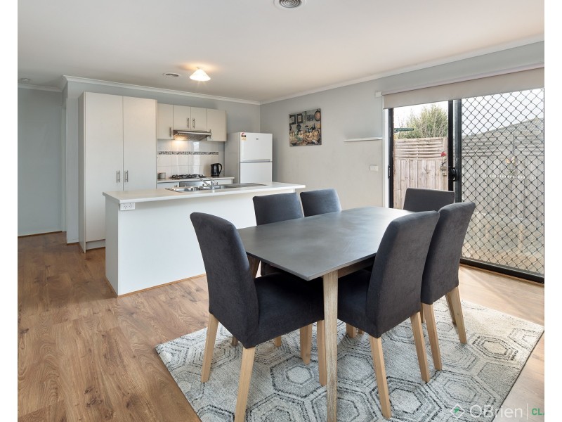 2/27 Oak Avenue, Longwarry VIC 3816