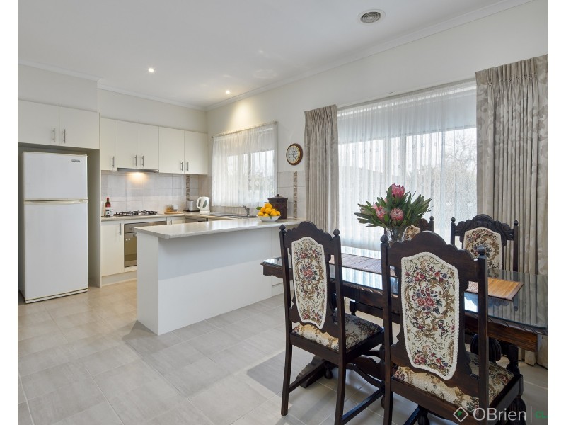 1/3 Bambra Court, Drouin VIC 3818