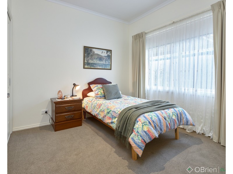 1/3 Bambra Court, Drouin VIC 3818