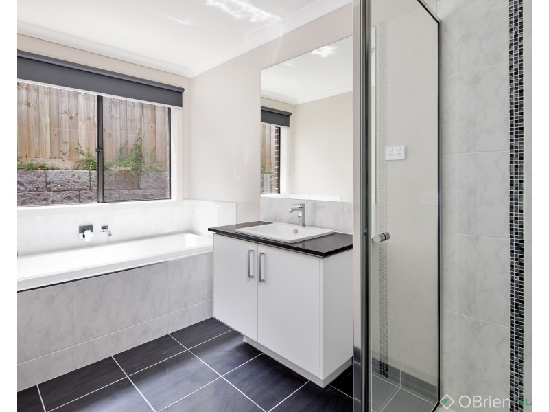 22 Redleaf Avenue, Warragul VIC 3820