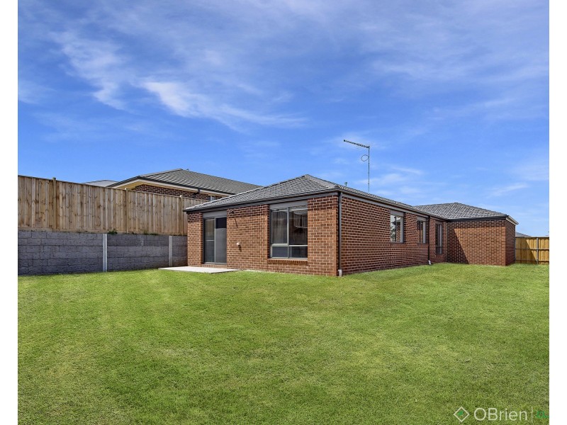 22 Redleaf Avenue, Warragul VIC 3820