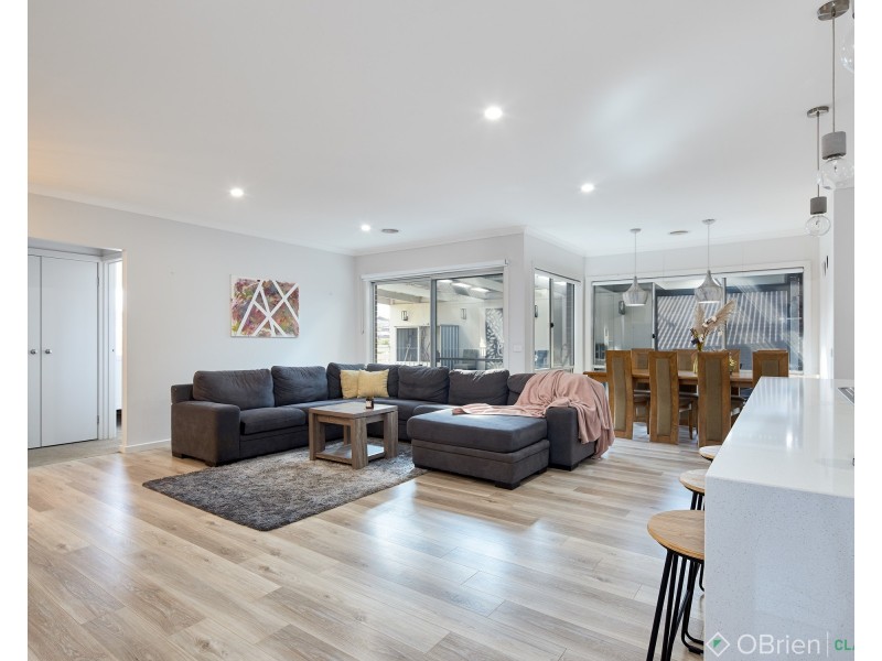 27 Empire Avenue, Drouin VIC 3818