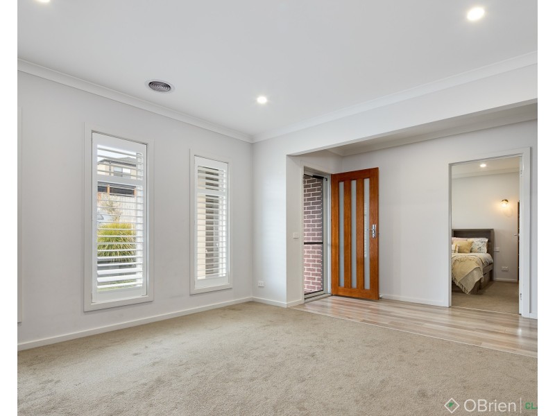 27 Empire Avenue, Drouin VIC 3818