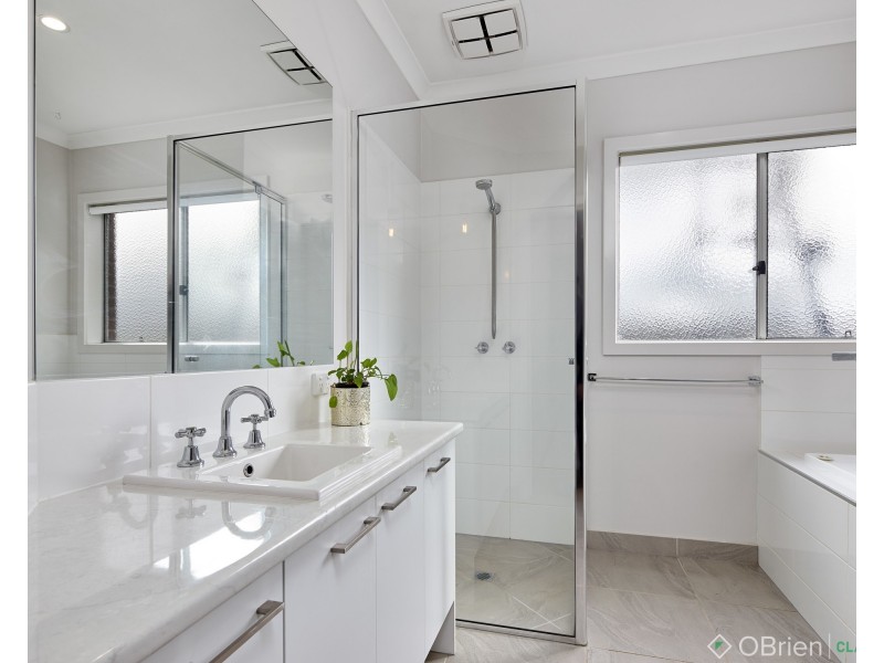 27 Empire Avenue, Drouin VIC 3818