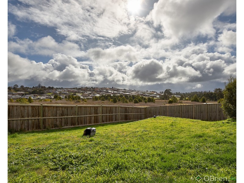 27 Empire Avenue, Drouin VIC 3818