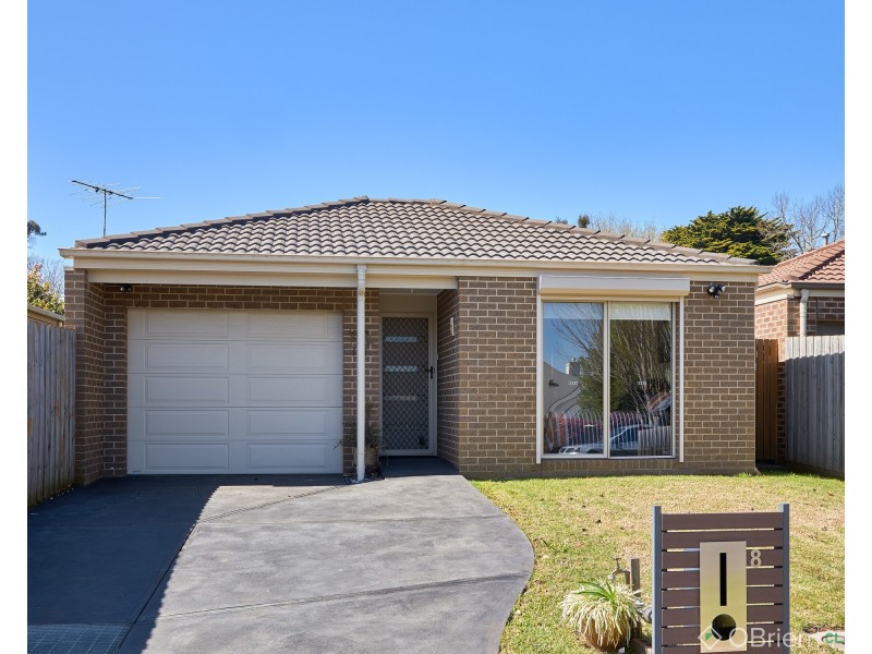 8 Pearson Road, Drouin VIC 3818