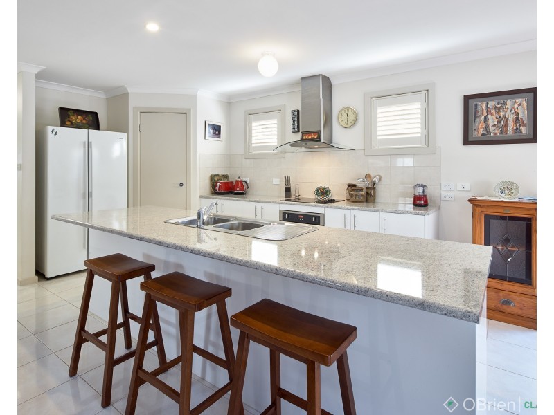 8 Pearson Road, Drouin VIC 3818