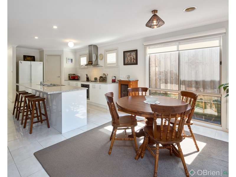 8 Pearson Road, Drouin VIC 3818