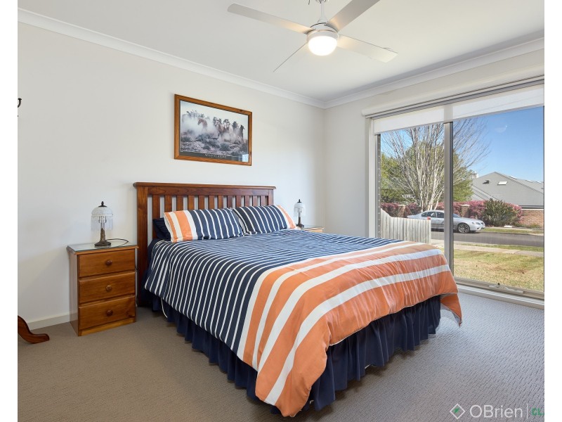 8 Pearson Road, Drouin VIC 3818