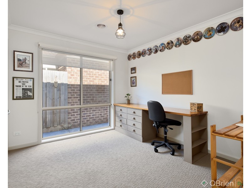 8 Pearson Road, Drouin VIC 3818