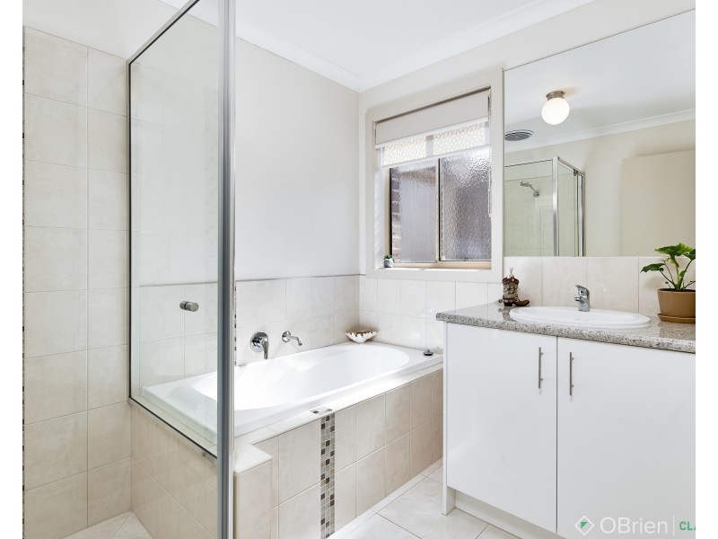 8 Pearson Road, Drouin VIC 3818