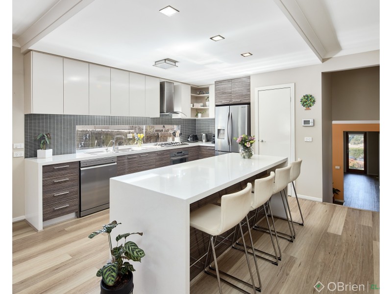 15 Aaron Court, Drouin VIC 3818