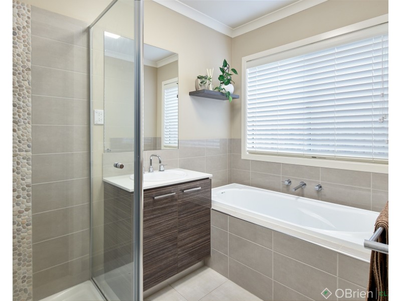 15 Aaron Court, Drouin VIC 3818