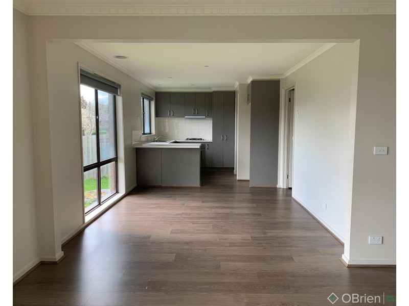 2/14 Somerset Drive, Warragul VIC 3820