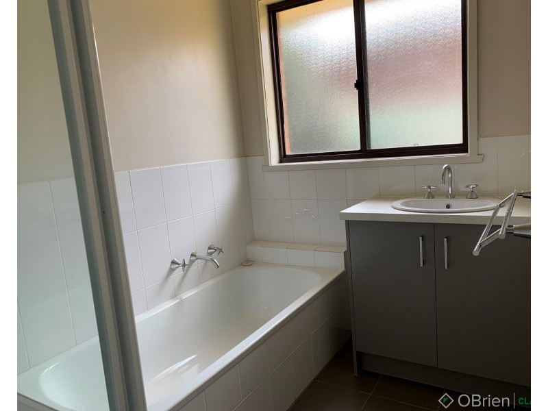 2/14 Somerset Drive, Warragul VIC 3820