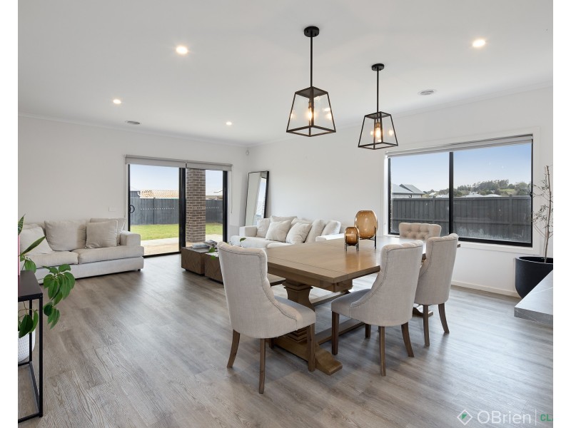 102 Emberwood Road, Warragul VIC 3820