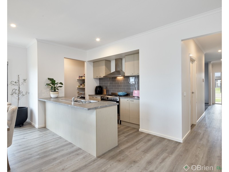 102 Emberwood Road, Warragul VIC 3820