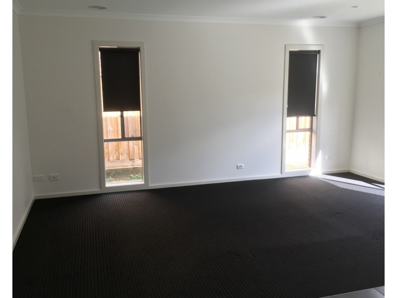 2/4 Hearn Street, Drouin VIC 3818