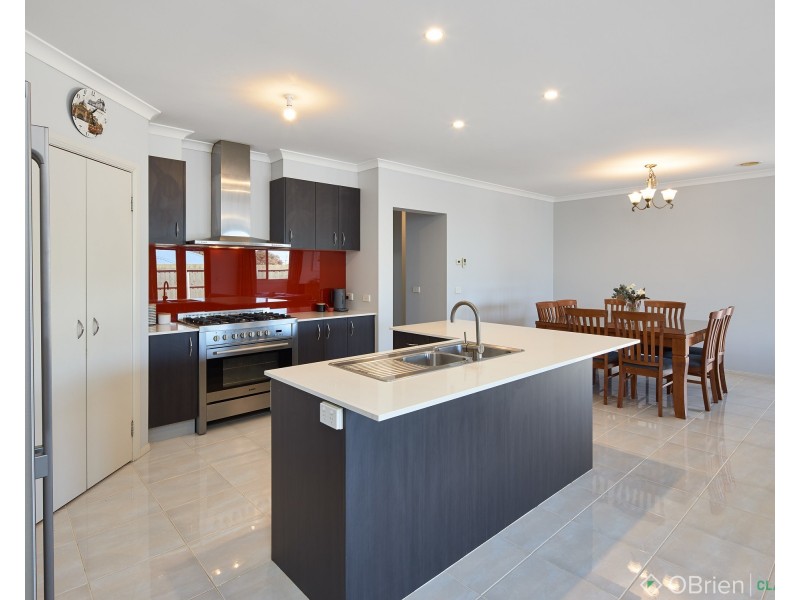 7 Mayfair Drive, Drouin VIC 3818