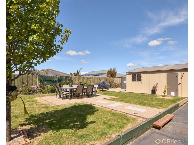 7 Mayfair Drive, Drouin VIC 3818