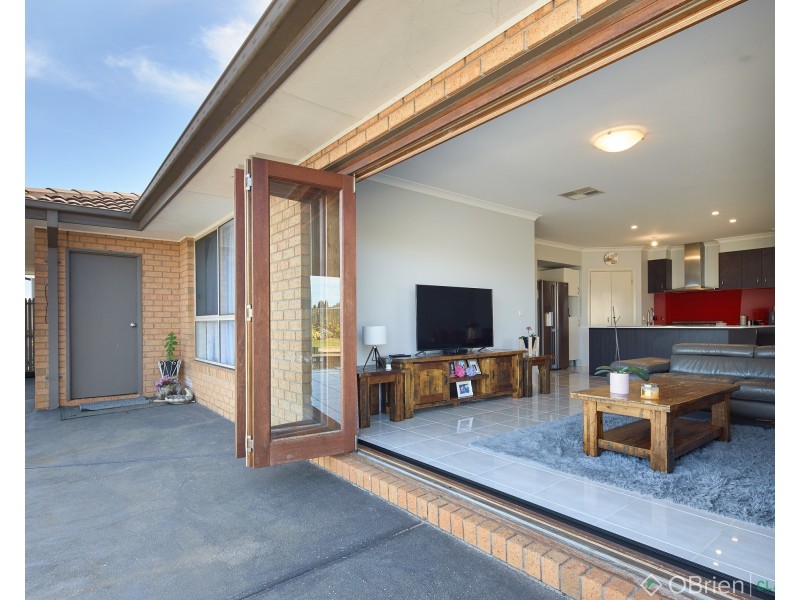 7 Mayfair Drive, Drouin VIC 3818