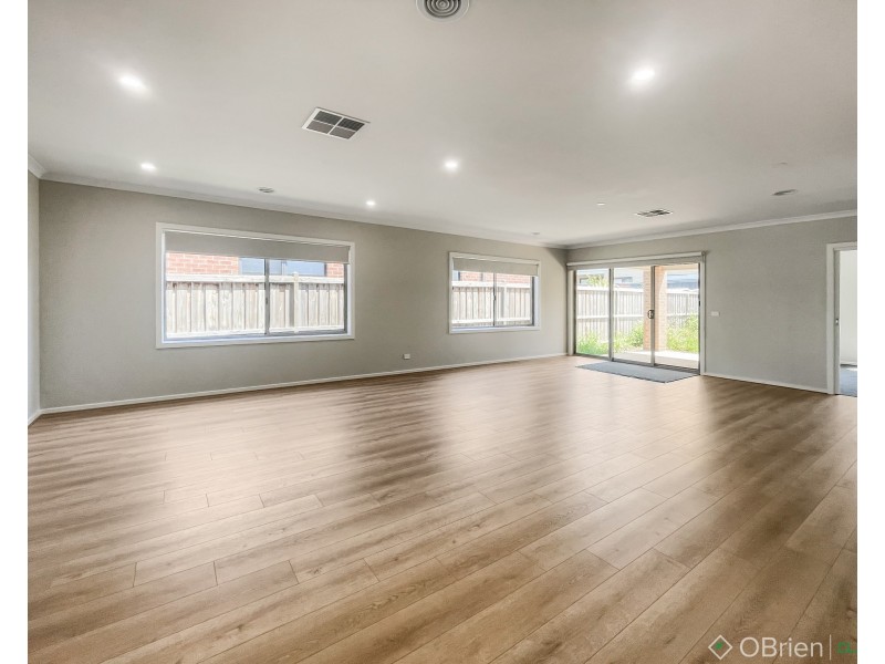 8 Meadowbrook Crescent, Warragul VIC 3820