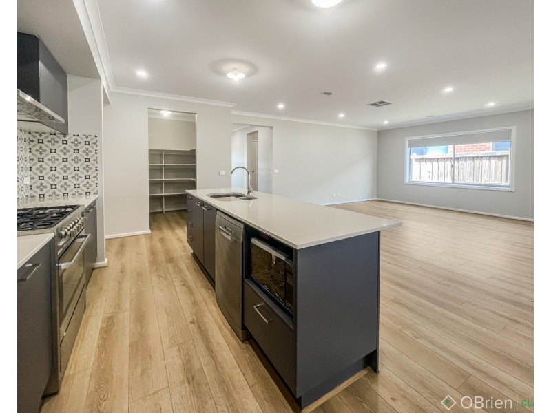 8 Meadowbrook Crescent, Warragul VIC 3820