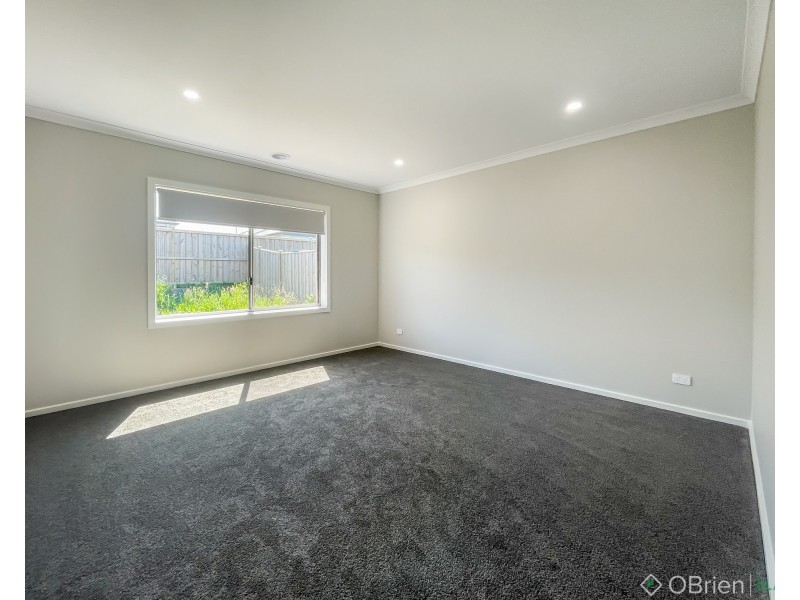 8 Meadowbrook Crescent, Warragul VIC 3820