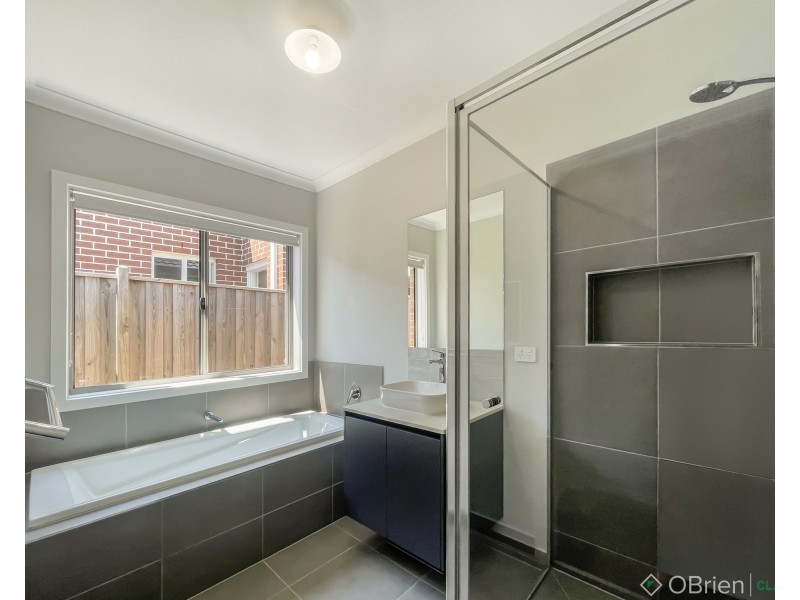 8 Meadowbrook Crescent, Warragul VIC 3820