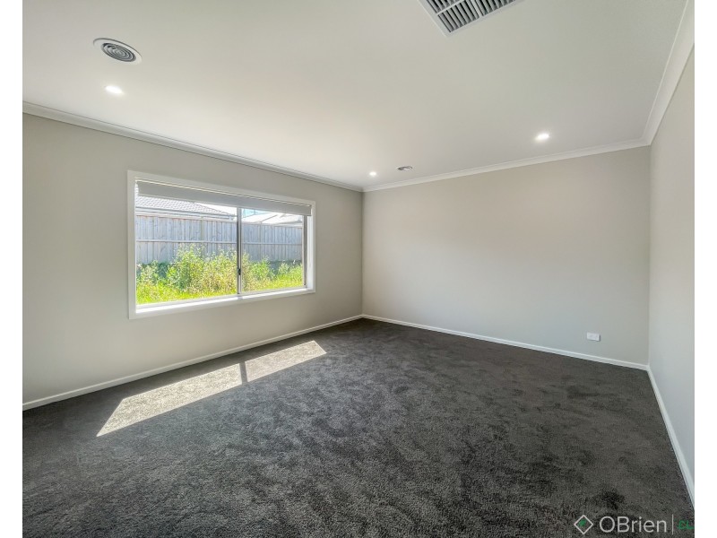 8 Meadowbrook Crescent, Warragul VIC 3820