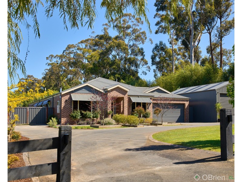 90 Kamanari Court, Drouin VIC 3818